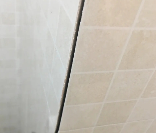 卧龙瓷砖空鼓维修公司分享阳台瓷砖脱落的修复过程可以分为以下几个步骤